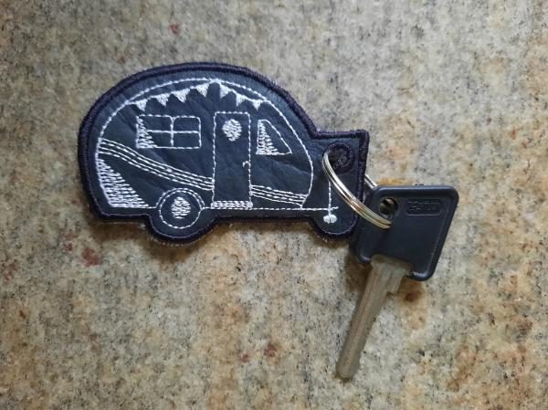 ITH - Stickdatei Schlüsselanhänger Wohnwagen